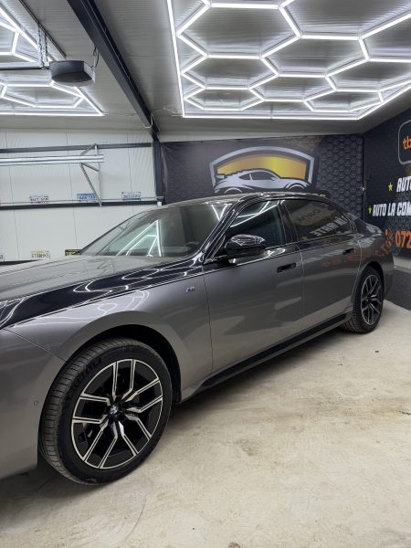 BMW SERIA 7 G70 4.0d 2024/ NightVision/Bowers&Wilkins/ Distronic/Bicolor