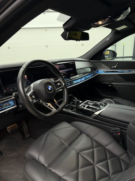 BMW SERIA 7 G70 4.0d 2024/ NightVision/Bowers&Wilkins/ Distronic/Bicolor